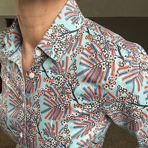 Brooks brothers satin shirt in size 0 Petite. Like new condition.